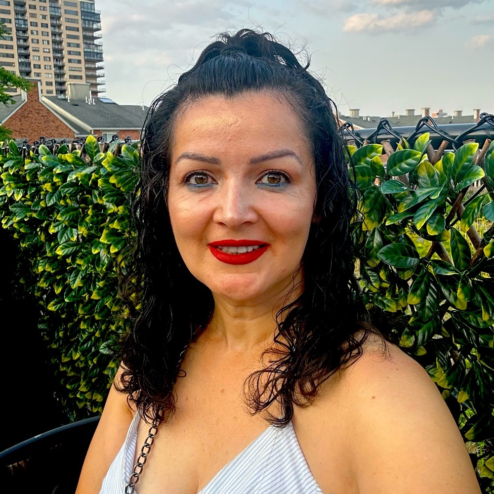 Meet your Posher, Iris